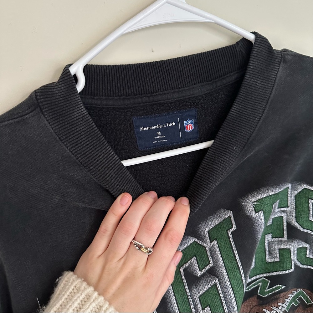 Abercrombie & Fitch Philadelphia Eagles Graphic Crew Sweatshirt - Picture 3 of 8